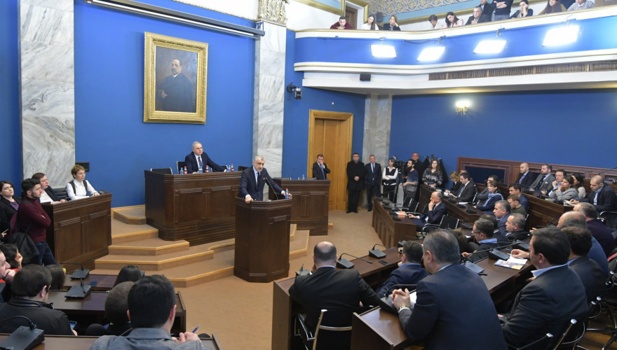 საფინანსო-საბიუჯეტო კომიტეტმა მამუკა ხაზარაძეს და ბადრი ჯაფარიძეს მოუსმინა