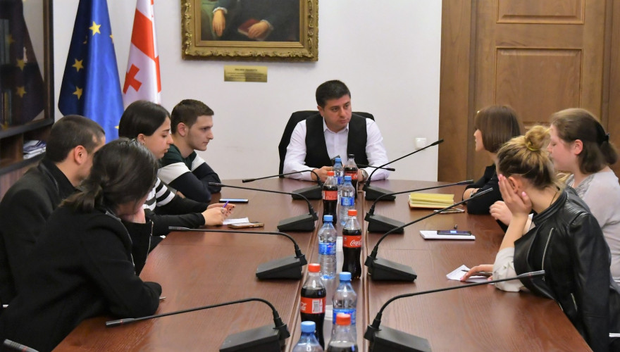 ზაქარია ქუცნაშვილი ახალგაზრდული პარლამენტის საგარეო ურთიერთობათა კომიტეტის წევრებს შეხვდა