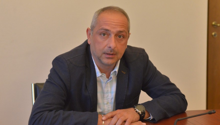 The meeting of the Chair of the Defense and Security Committee, Irakli Sesiashvili with the interns