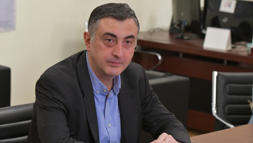 სერგო რატიანი პარლამენტის აპარატის სტაჟიორებს შეხვდა