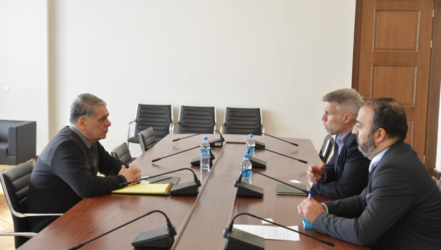 რომან კაკულია მსოფლიო ბანკის რეგიონულ დირექტორს, სებასტიან მოლინეუსს შეხვდა