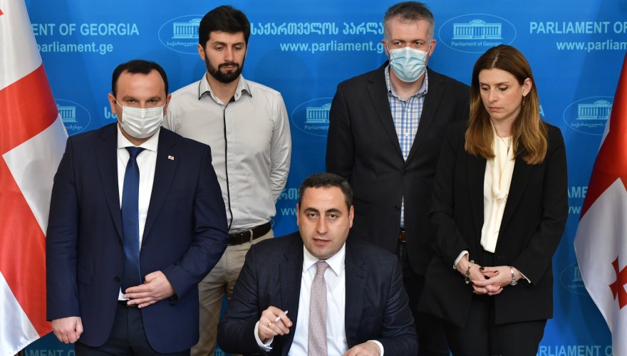 გიორგი ვაშაძე - "პენსიონერს უფლება ექნება პენსიის გამცემი საბანკო დაწესებულება თავად აირჩიოს"