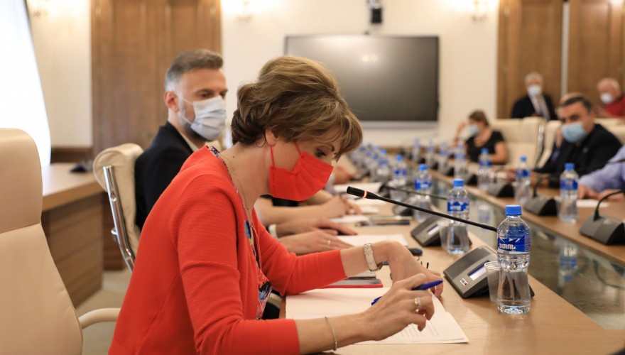 კულტურის კომიტეტის თავმჯდომარის მოადგილედ ოპოზიციის კვოტით როსტომ ჩხეიძე აირჩიეს