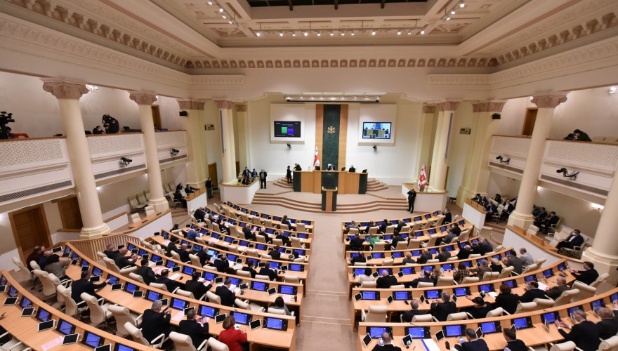 საბავშვო ბაღებისა და სკოლების შენობებზე სახელმწიფო დროშის აღმართვა სავალდებულო იქნება