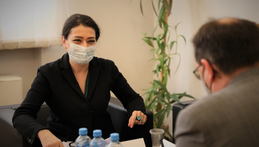 თამარ ჩარკვიანი საქართველოში ამერიკის ელჩის პოლიტიკისა და ეკონომიკის განყოფილების უფროსის მოადგილეს ერონ რუპერტს შეხვდა