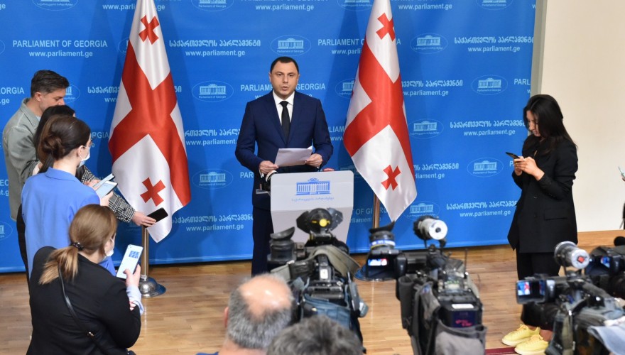 გიორგი ამილახვარი: ყველა ბავშვს, ვინც დაბადებულია 1 ოქტომბრამდე შესაძლებლობა ეძლევათ სკოლებში წელსვე მივიდენენ