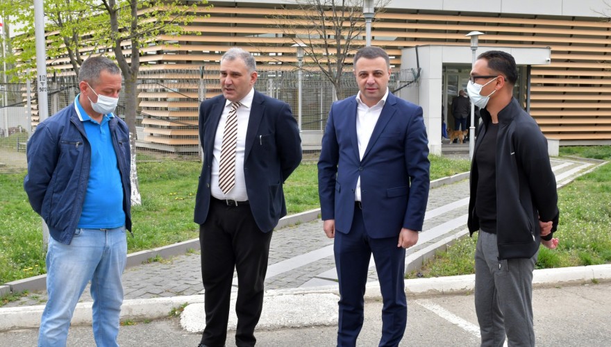 მიხეილ სარჯველაძემ და ალუდა ღუდუშაურმა ამნისტიის საფუძველზე გათავისუფლებულ პატიმრებს ახალი ცხოვრების დასაწყისი მიულოცეს