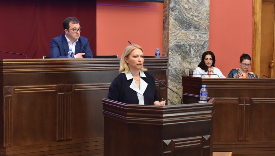 დარგობრივი ეკონომიკისა და ეკონომიკური პოლიტიკის კომიტეტმა ეროვნული ბანკის საბჭოს წევრის პოზიციაზე ნათია თურნავას კანდიდატურას მხარი დაუჭირა