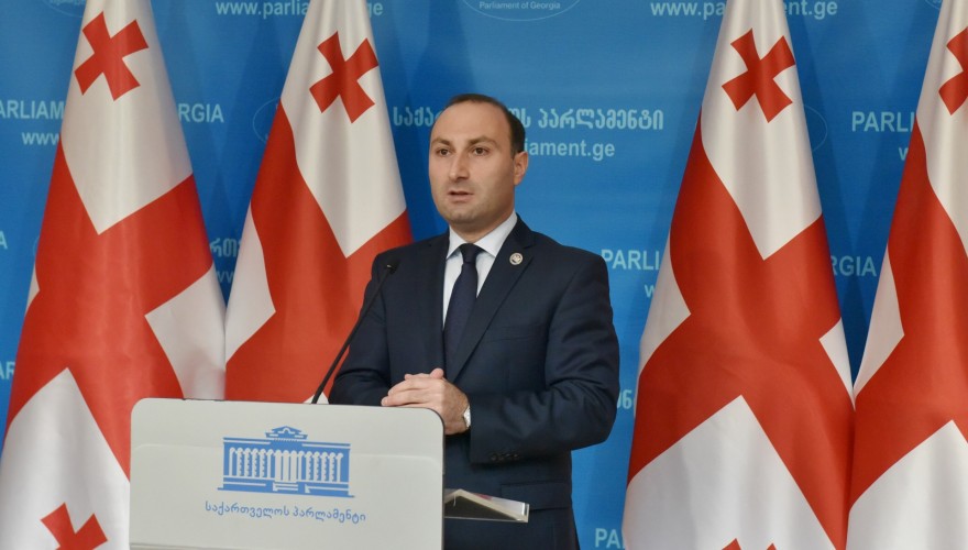 ანრი ოხანაშვილმა სასამართლო რეფორმის სტრატეგიასა და სამოქმედო გეგმასთან დაკავშირებით ბრიფინგი გამართა