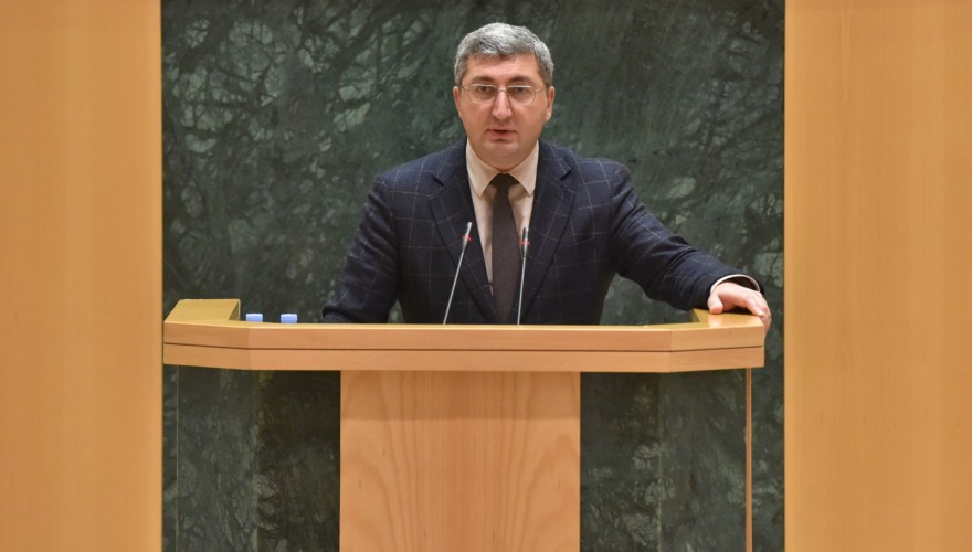პარლამენტის პლენარულ სხდომაზე 2022 წლის სახელმწიფო ბიუჯეტის ცვლილებებზე იმსჯელეს