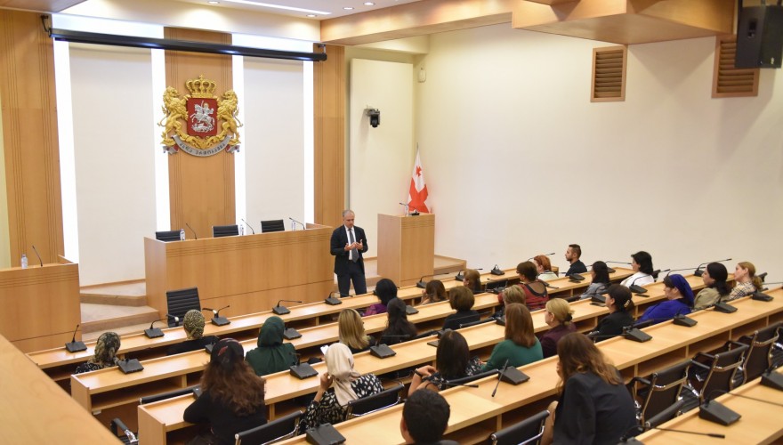 გიორგი ხელაშვილი ეთნიკური უმცირესობებით დასახლებული რეგიონების პედაგოგებს შეხვდა