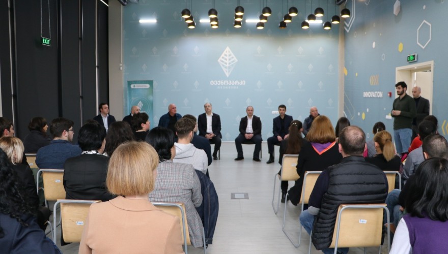 ირაკლი მეძმარიაშვილი და გივი მიქანაძე გურიის რეგიონის ახალგაზრდობის საკითხებს გაეცნენ