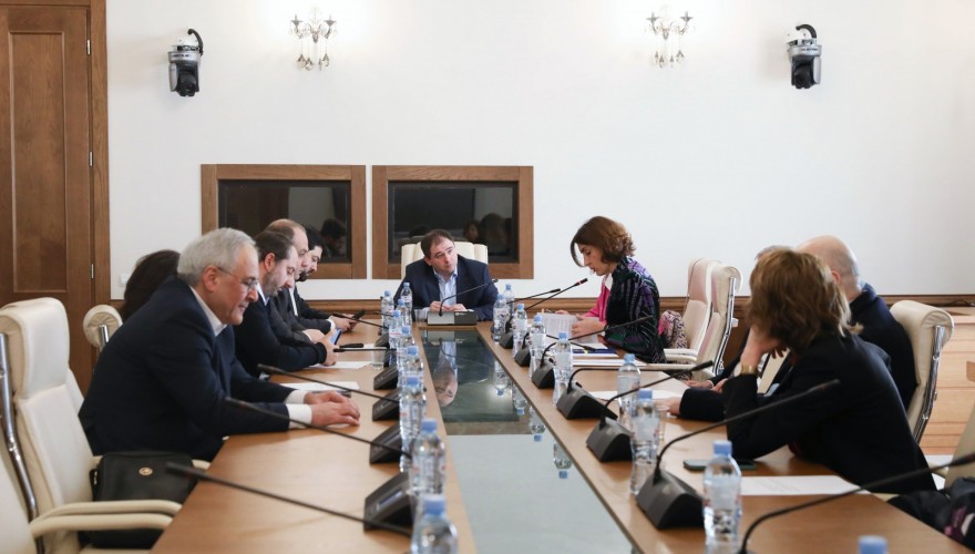 MPs hearing the Activity Report of the Parliamentary Delegation to EuroNest PA