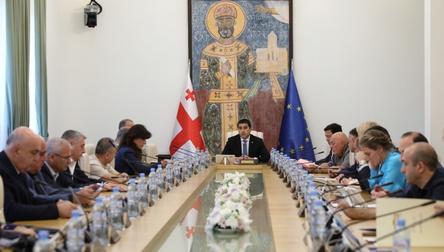 პარლამენტის თავმჯდომარე შალვა პაპუაშვილმა გამოსცა ბრძანება „საქართველოს პარლამენტის სასახლეში უსაფრთხოების დაცვის შესახებ“, რომელიც ძალაში 18 სექტემბერს შევა