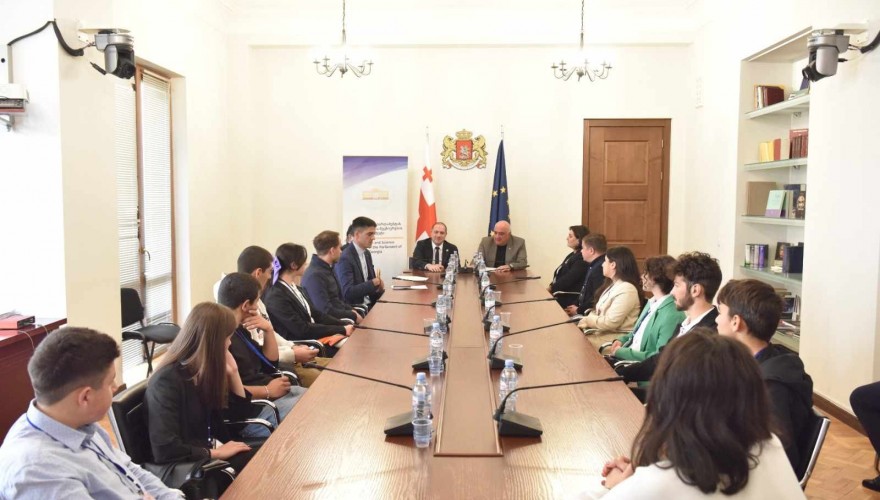 გივი მიქანაძე და ირაკლი მეძმარიაშვილი ახალგაზრდებს შეხვდნენ