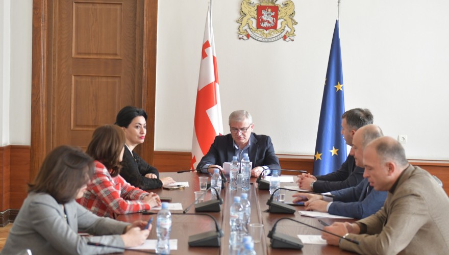 საპროცედურო საკითხთა და წესების კომიტეტმა დავით სერგეენკოსთვის პარლამენტის წევრის უფლებამოსილების ვადამდე შეწყვეტის საკითხს მხარი დაუჭირა