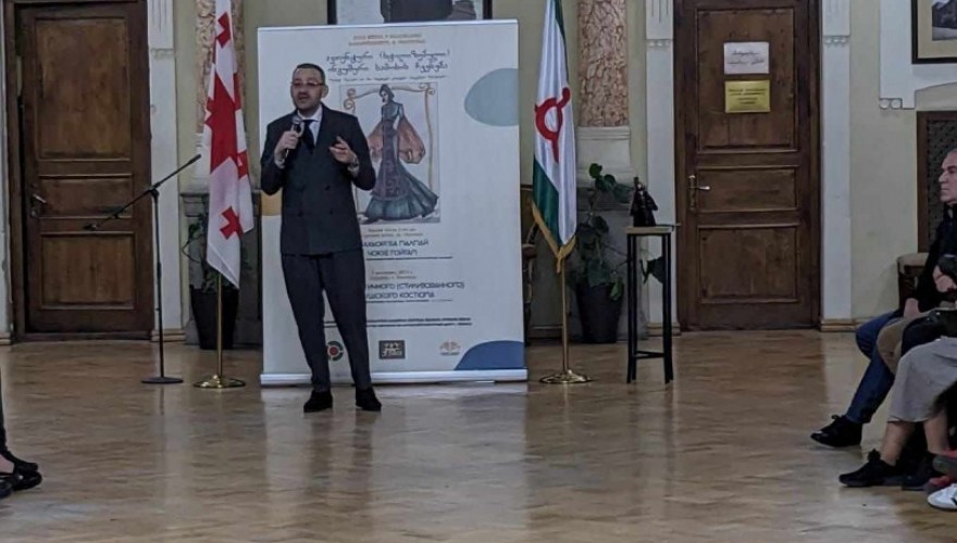 ბექა ოდიშარია ინგუშურ ტრადიციულ მოტივებზე შექმნილი ეთნოკოლექციის ჩვენებას დაესწრო