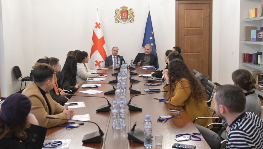 მიხეილ სარჯველაძე და გივი მიქანაძე საქართველოს ეროვნული უნივერსიტეტისა და კავკასიის საერთაშორისო უნივერსიტეტის სტუდენტებს შეხვდნენ