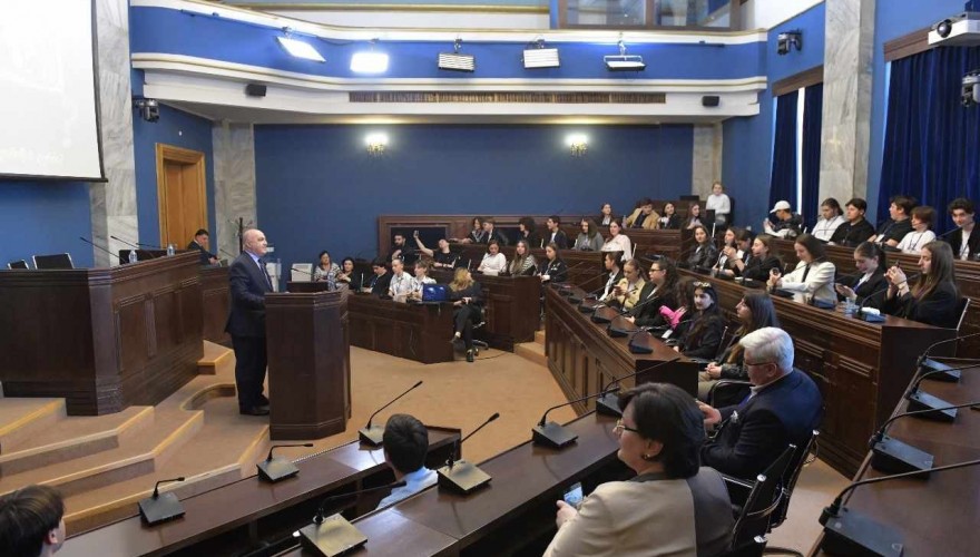 Meeting of Zaza Lominadze with Students of Merab Chokhonelidze Author's School