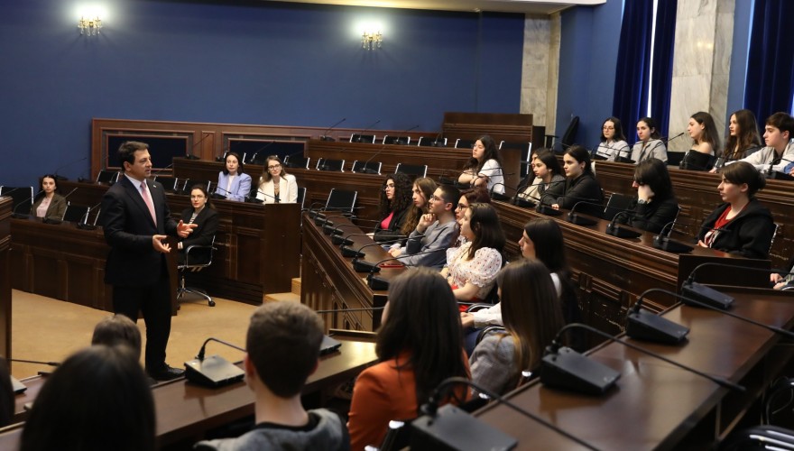 პარლამენტის ვიცე სპიკერი არჩილ თალაკვაძე პროექტის „საქართველო და ევროკავშირი“ მონაწილეებს შეხვდა