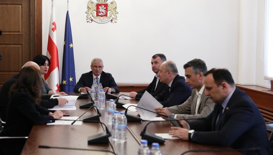 საპროცედურო საკითხთა და წესების კომიტეტმა ირაკლი ბერაიასათვის პარლამენტის წევრის უფლებამოსილების ვადამდე შეწყვეტის საკითხს მხარი დაუჭირა
