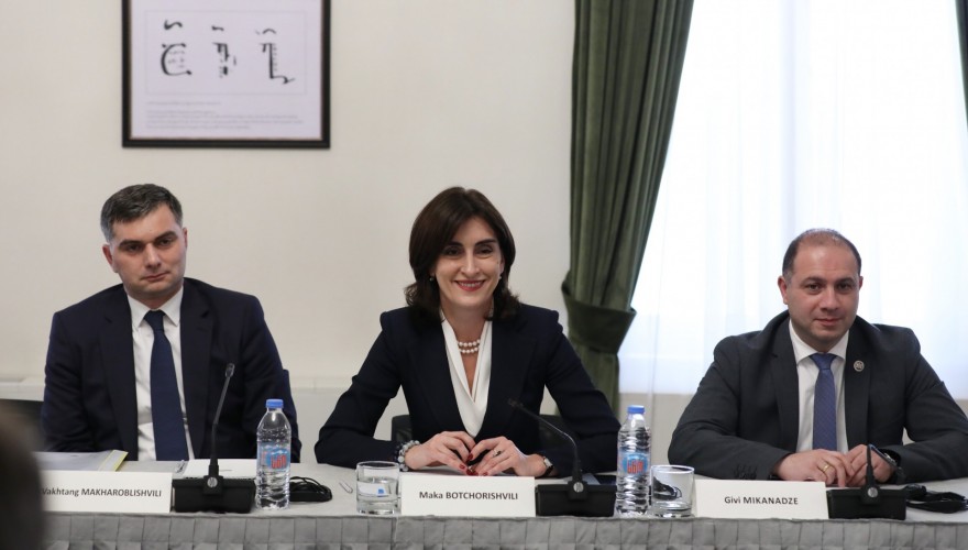 საპარლამენტო უმრავლესობის წევრები ევროკავშირის პოლიტიკური და უსაფრთხოების კომიტეტის ელჩებს შეხვდნენ