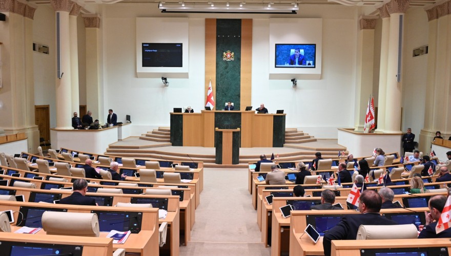 პარლამენტმა საპროკურორო საბჭოს წევრად რატი იონათამიშვილი აირჩია
