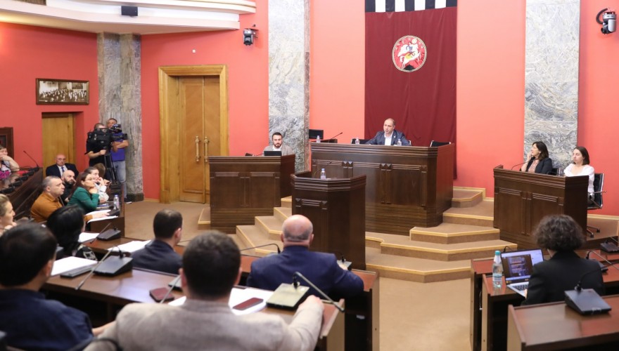 ოთხმა კომიტეტმა ოჯახური ღირებულებებისა და არასრულწლოვანის დაცვის შესახებ საკანონმდებლო პაკეტი განიხილა