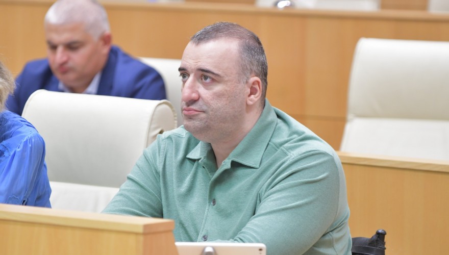 პარლამენტმა „ოჯახური ღირებულებებისა და არასრულწლოვანის დაცვის შესახებ“ საკანონმდებლო პაკეტს პირველი მოსმენით მხარი დაუჭირა