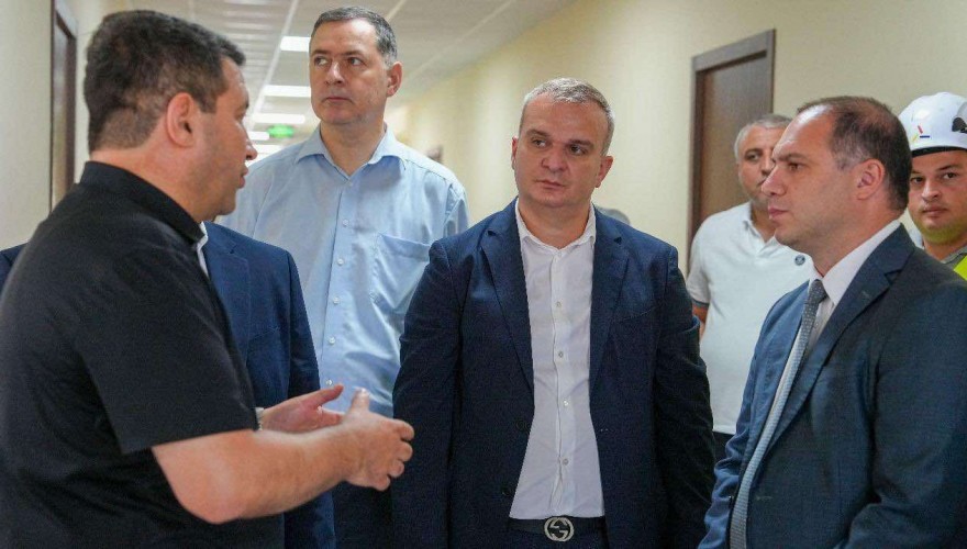 Givi Mikanadze getting cognizant of the rehabilitation works of Samtredia Public School N1