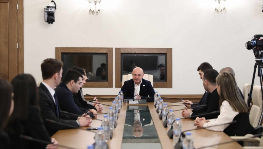 ილია ინჯია სტუდენტებს შეხვდა