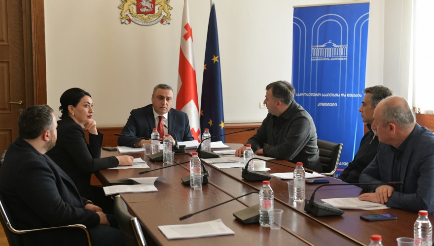 საკანონმდებლო ცვლილებით, პარლამენტის რეგლამენტით გათვალისწინებულ საჯარო გადაწყვეტილებების მიღების პროცესში, არასამთავრობო ორგანიზაციათა მონაწილეობა სავალდებულო აღარ იქნება