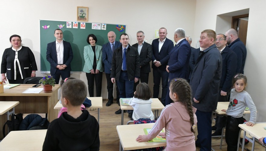 განათლების, მეცნიერებისა და ახალგაზრდულ საქმეთა კომიტეტის წევრებმა სოფელ ჭალის საჯარო სკოლის გახსნაში მიიღეს მონაწილეობა