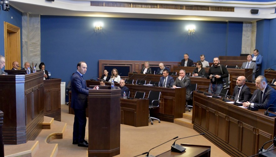 თავდაცვისა და უშიშროების კომიტეტმა სახელმწიფო უსაფრთხოების სამსახურის უფროსის თანამდებობაზე წარდგენილ კანდიდატს, ანრი ოხანაშვილს მოუსმინა