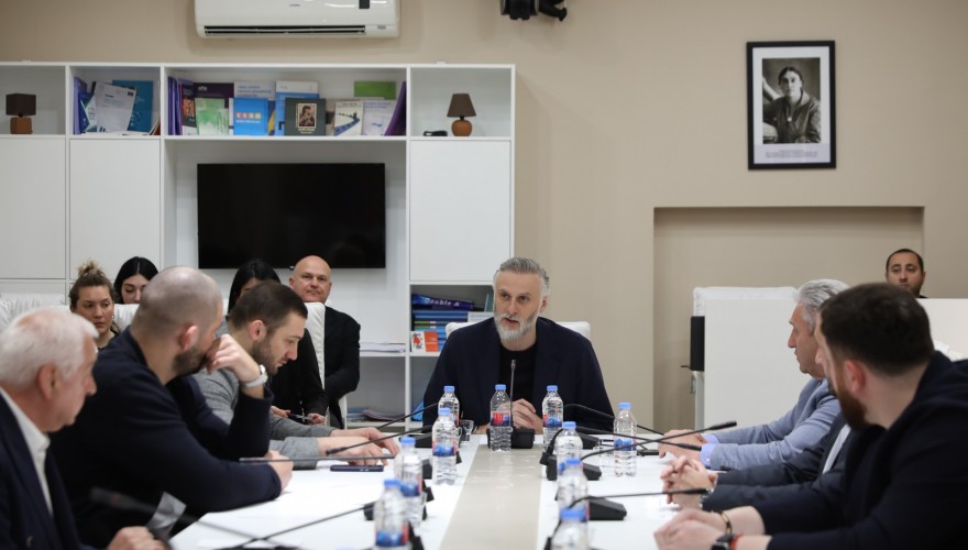 პარლამენტის სპორტის კომიტეტის სხდომაზე გენო პეტრიაშვილს ევროპის 2024 წლის საუკეთესო მოჭიდავის ჯილდო გადასცეს
