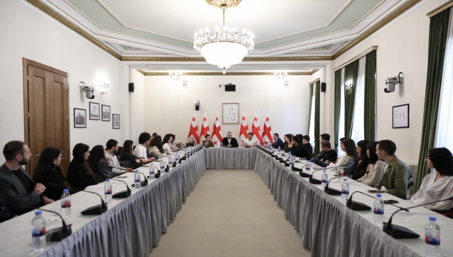 Rati Ionatamishvili Meets with Interns