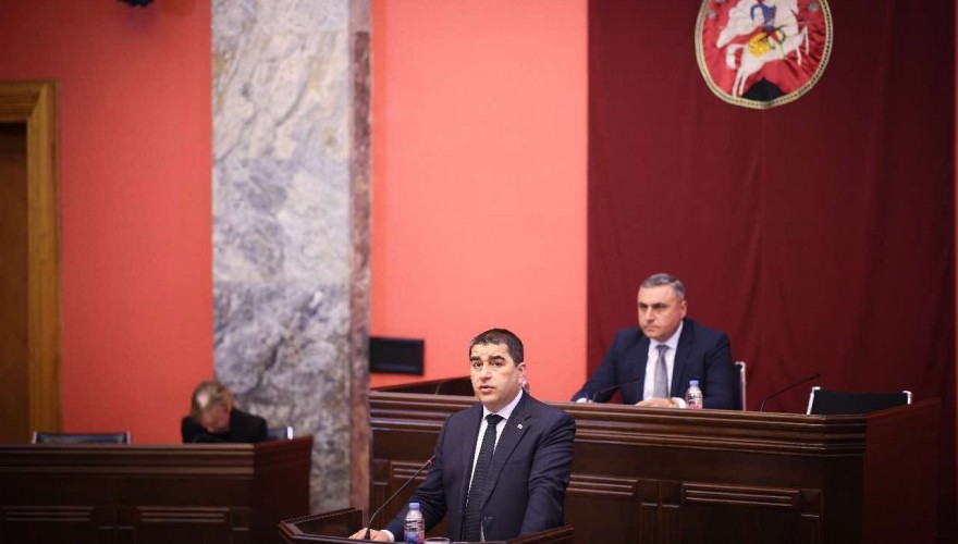 შალვა პაპუაშვილმა საპროცედურო საკითხთა და წესების კომიტეტს პარლამენტის ახალი რეგლამენტის პროექტი მესამე მოსმენით წარუდგინა