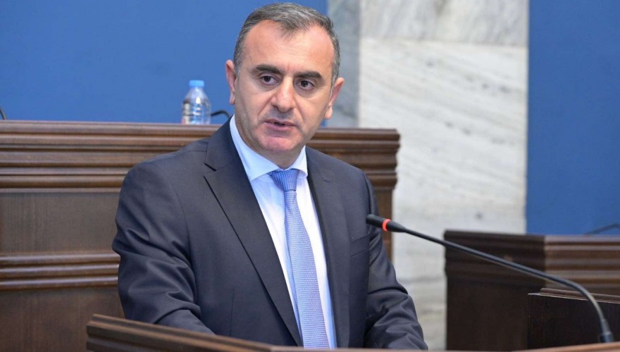 პარლამენტის აპარატის უფროსმა კახა ოქროჯანაშვილმა საფინანსო-საბიუჯეტო კომიტეტს პარლამენტის 2026 წლის საბიუჯეტო განაცხადის პროექტი წარუდგინა