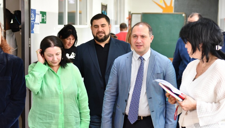 განათლების, მეცნიერებისა და ახალგაზრდულ საქმეთა კომიტეტის თავმჯდომარე გივი მიქანაძე დიდუბის რაიონის საჯარო სკოლებს ეწვია