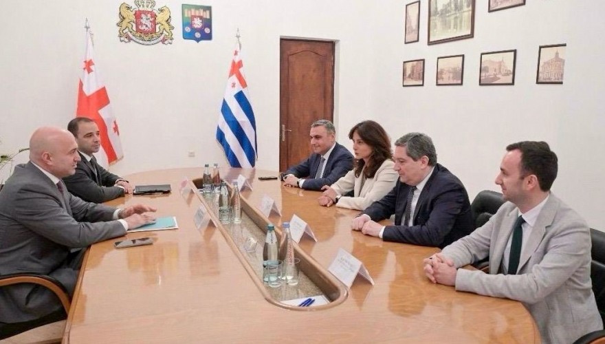 პარლამენტის კომიტეტების თავმჯდომარეები აჭარის ავტონომიური რესპუბლიკის მთავრობის თავმჯდომარეს შეხვდნენ