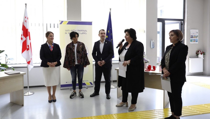 მარიამ ლაშხი, გიორგი ჩაკვეტაძე და ირმა ზავრადაშვილი 169-ე სკოლას ესტუმრნენ