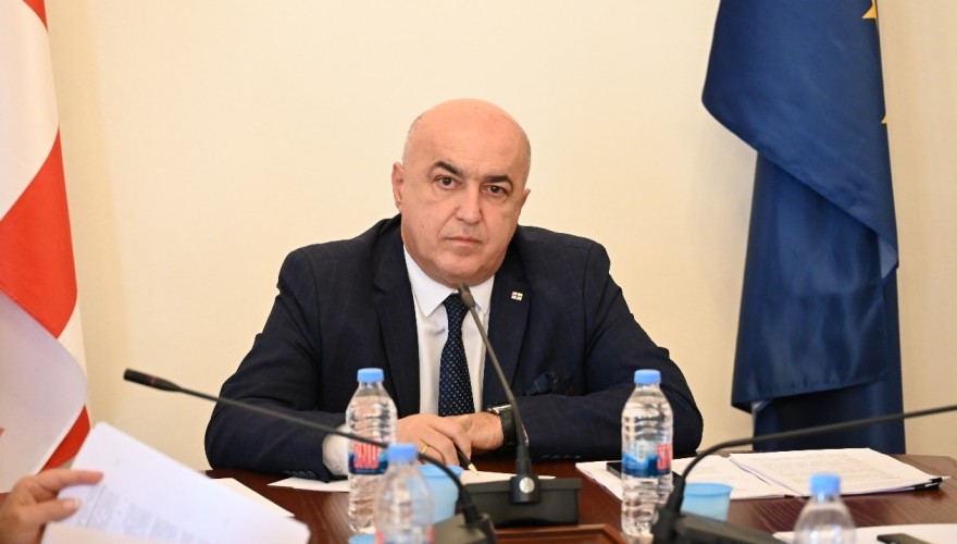 2026 წლის სახელმწიფო ბიუჯეტის პროექტით, ოკუპირებული ტერიტორიებიდან დევნილთა, შრომის, ჯანმრთელობისა და სოციალური დაცვის სამინისტროს დაფინანსება 800 მლნ ლარით იზრდება