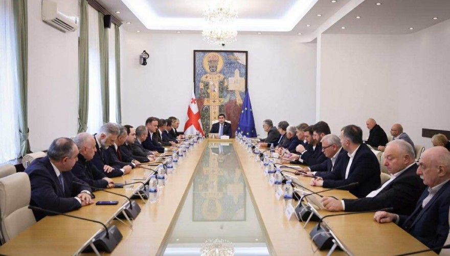 The Bureau determined the plenary sessions agenda for the current week