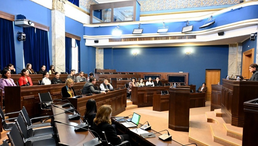 მაია ბითაძე სოხუმის უნივერსიტეტის სტუდენტებს შეხვდა