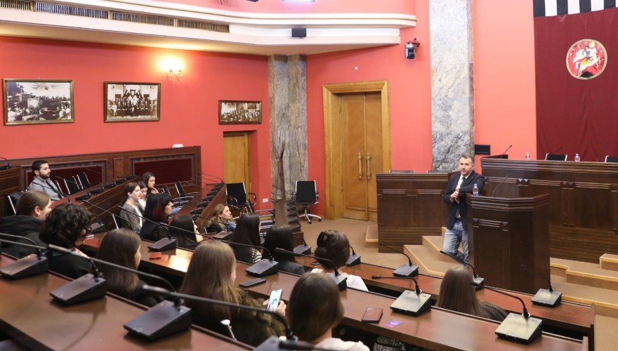 Irakli Shatakishvili met with the children and the pedagogues of Rustavi Public School N5