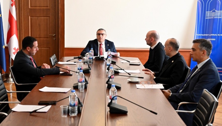 საპროცედურო საკითხთა კომიტეტმა რუსუდან თევზაძისათვის საქართველოს პარლამენტის წევრის უფლებამოსილების ვადამდე შეწყვეტის საკითხს მხარი დაუჭირა