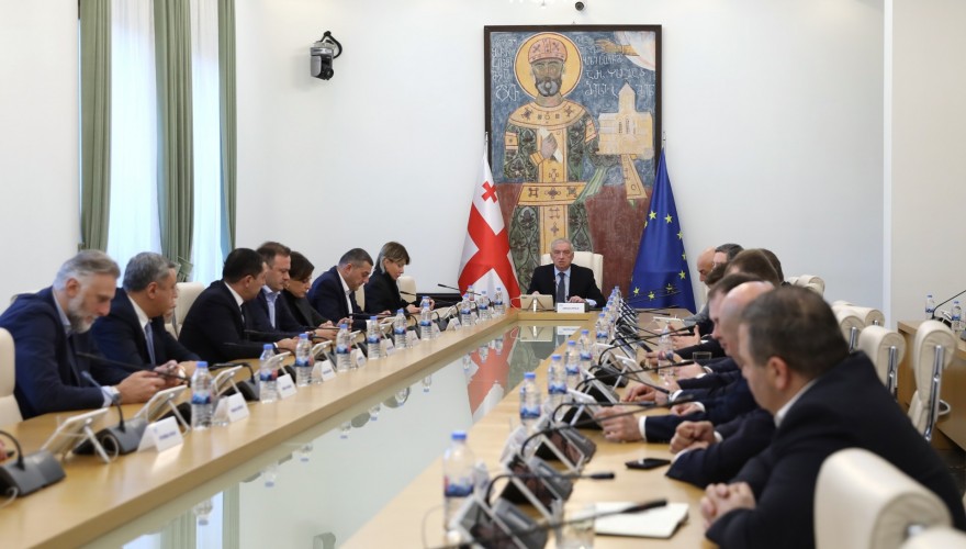 პარლამენტი მიმდინარე პლენარული სხდომების კვირაში, ინტერპელაციის წესით პრემიერ-მინისტრ ირაკლი კობახიძეს მოუსმენს