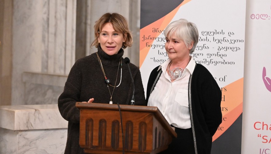 Members of Parliament Presented New Year Gifts to Large Families
