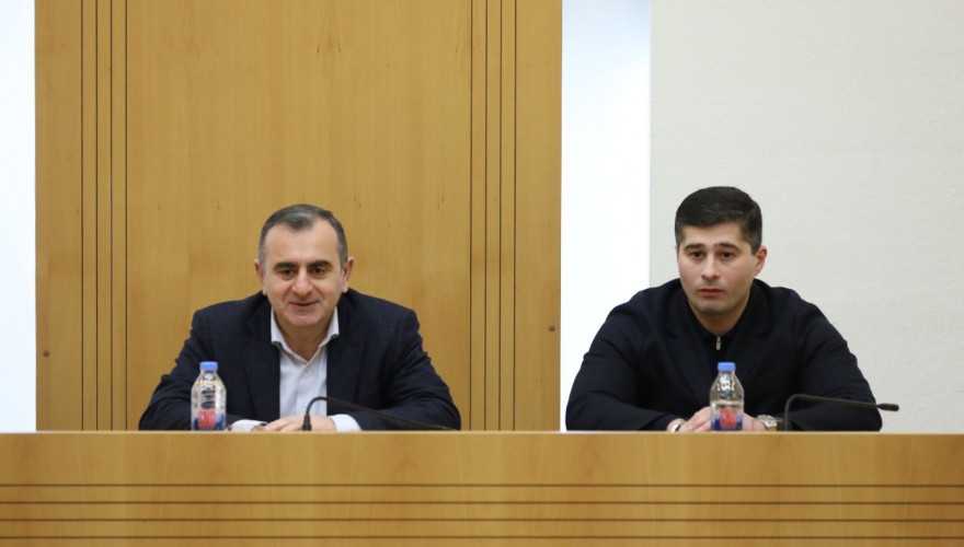 კახა ოქროჯანაშვილი და გიორგი მაქარაშვილი გრიგოლ რობაქიძის სახელობის უნივერსიტეტის სტუდენტებს შეხვდნენ