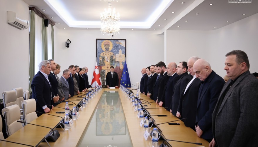 პარლამენტის ბიურომ სრულიად საქართველოს კათოლიკოს-პატრიარქის, უწმინდესის და უნეტარესის ილია II-ის ხსოვნას წუთიერი დუმილით პატივი მიაგო